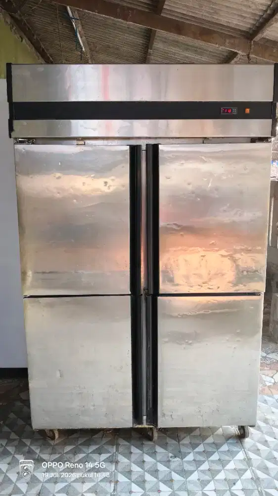 Upright Chiller 4 Pintu Crown