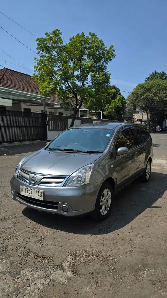 Nissan Grand Livina manual 2012