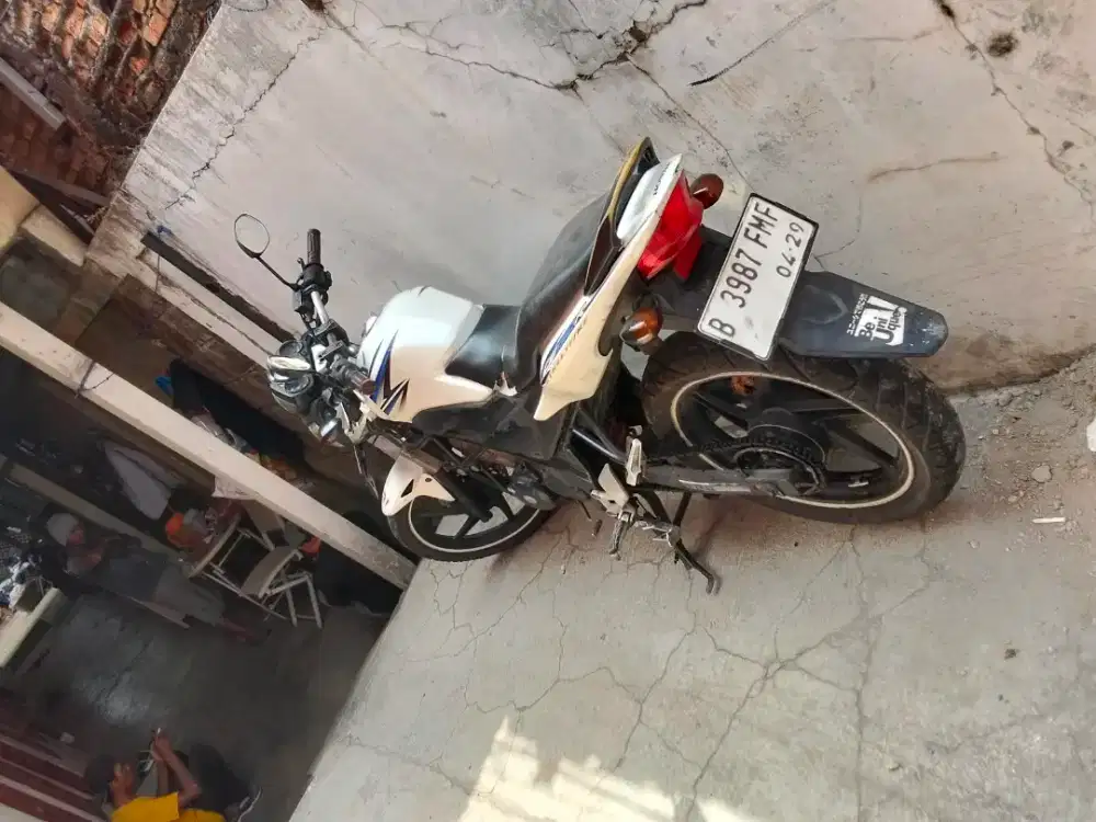 cb 150 r 2013 old