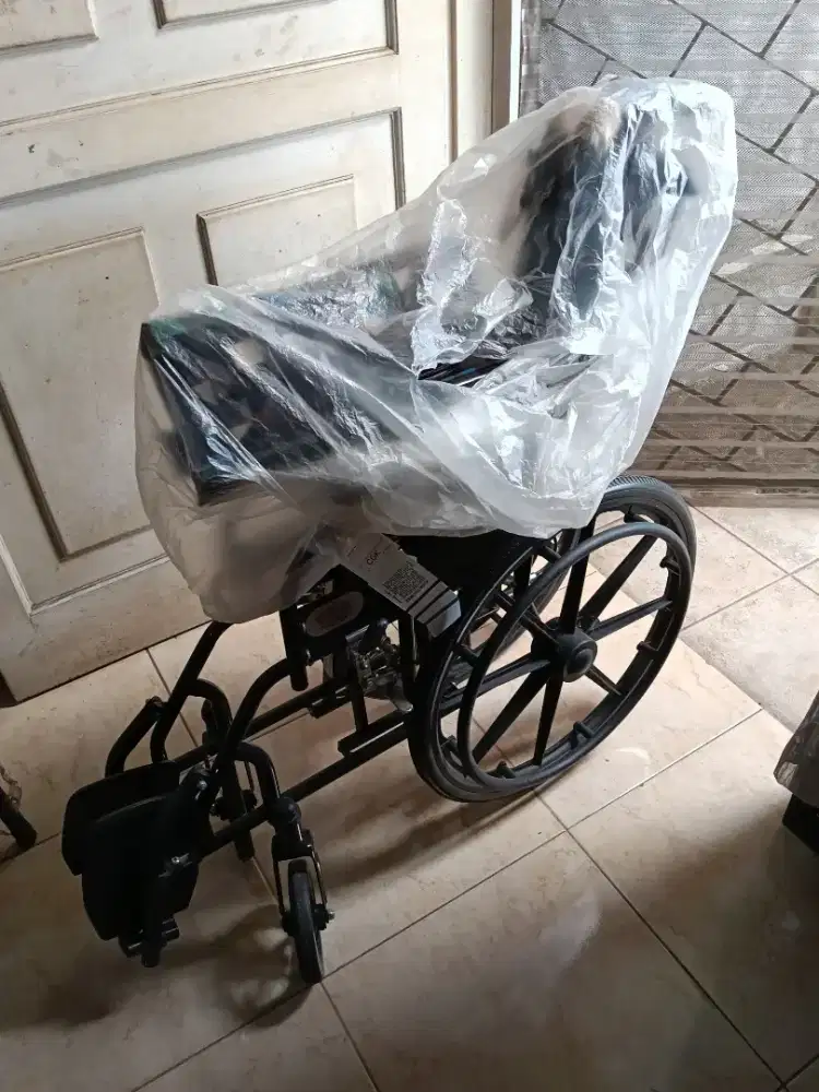 Sangat jarang pakai Kursi roda Gea korsi roda gea sangat bagus