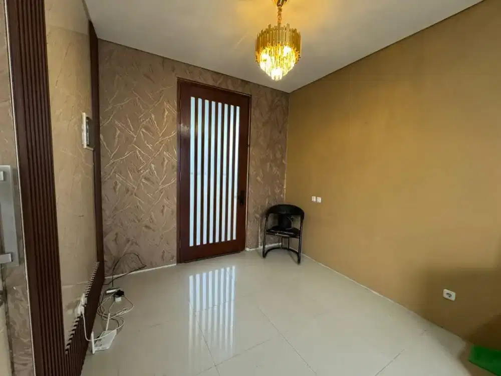 Jual Rumah Second 2 Lantai Terawat di area Bukit Palma, Citraland, sby