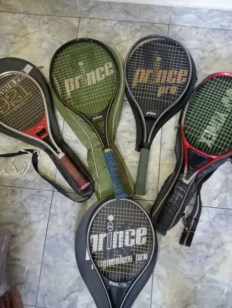 Dijual aja raket tenis berbagai merek sesuai di foto