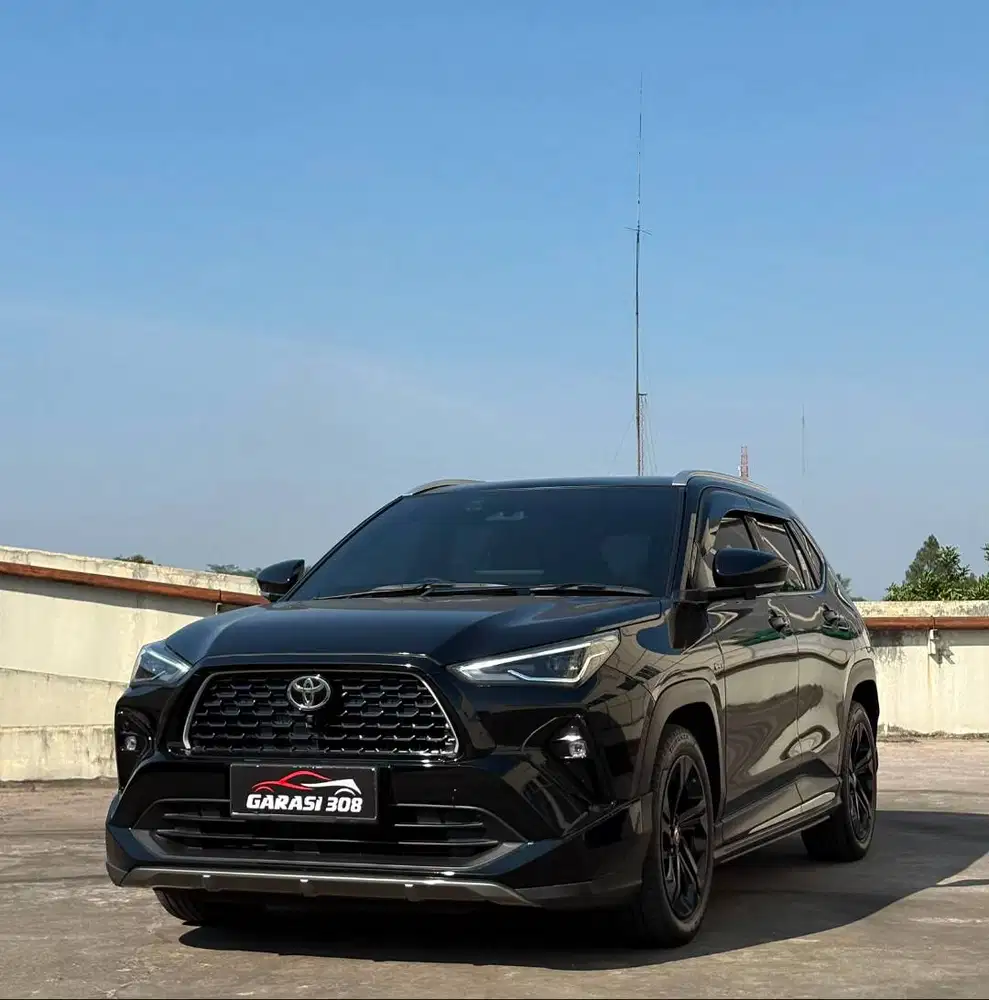 Toyota Yaris Cross 1.5 S GR Hybrid TSS CVT 2023 Hitam Kilometer 25 rb