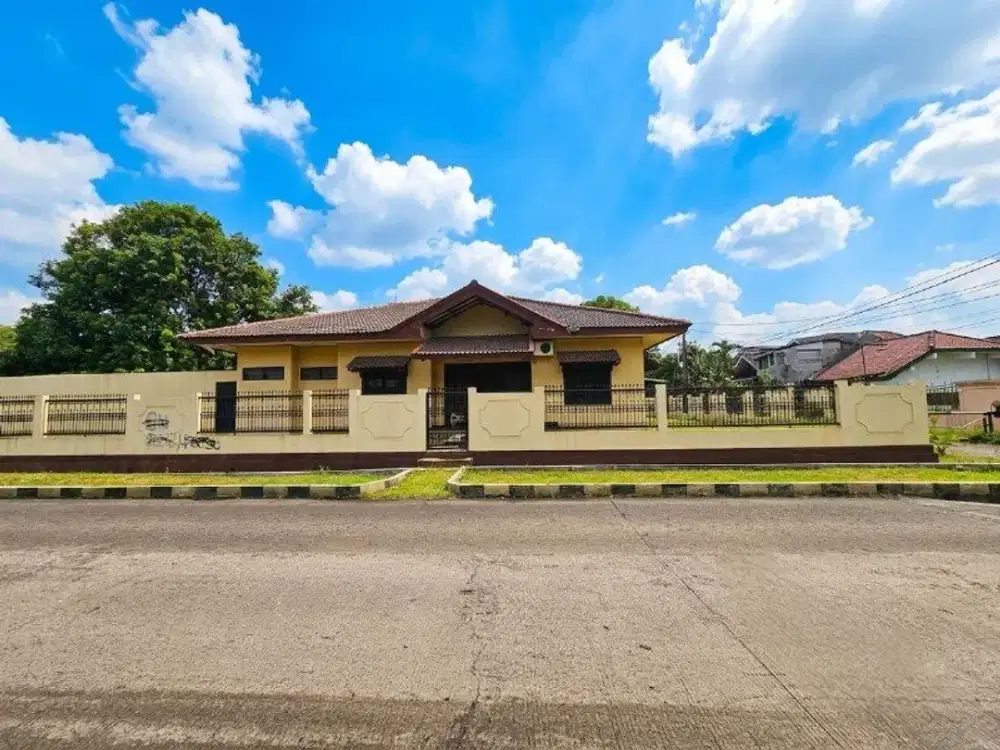Rumah Boulevard Hoek Cinere