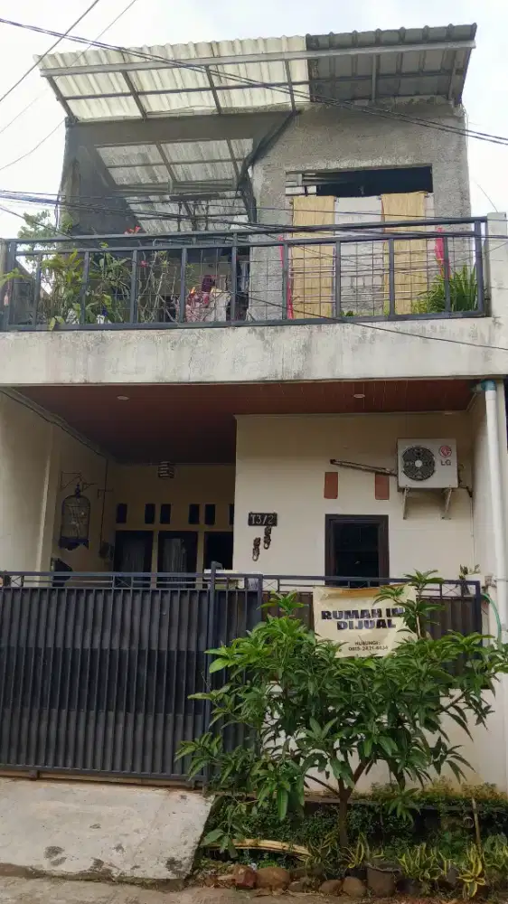 Di jual cepat rumah 2 lantai