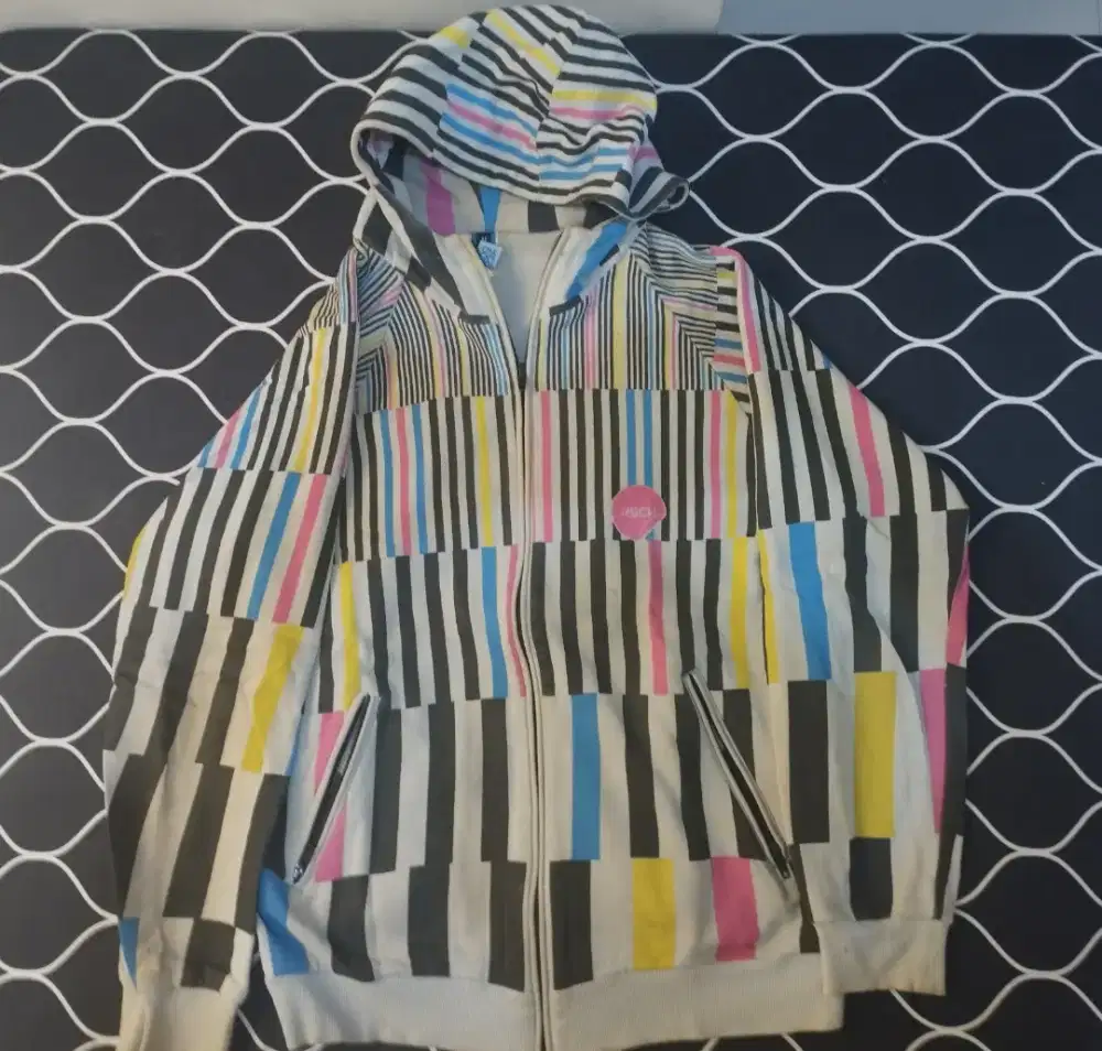 Jaket Hoodie Television Ouval RSCH dan Jaket Parka Cosmic