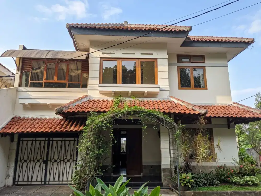 Villa 2 Lantai Strategis, Luas, dan Asri di Cipendawa, Pacet