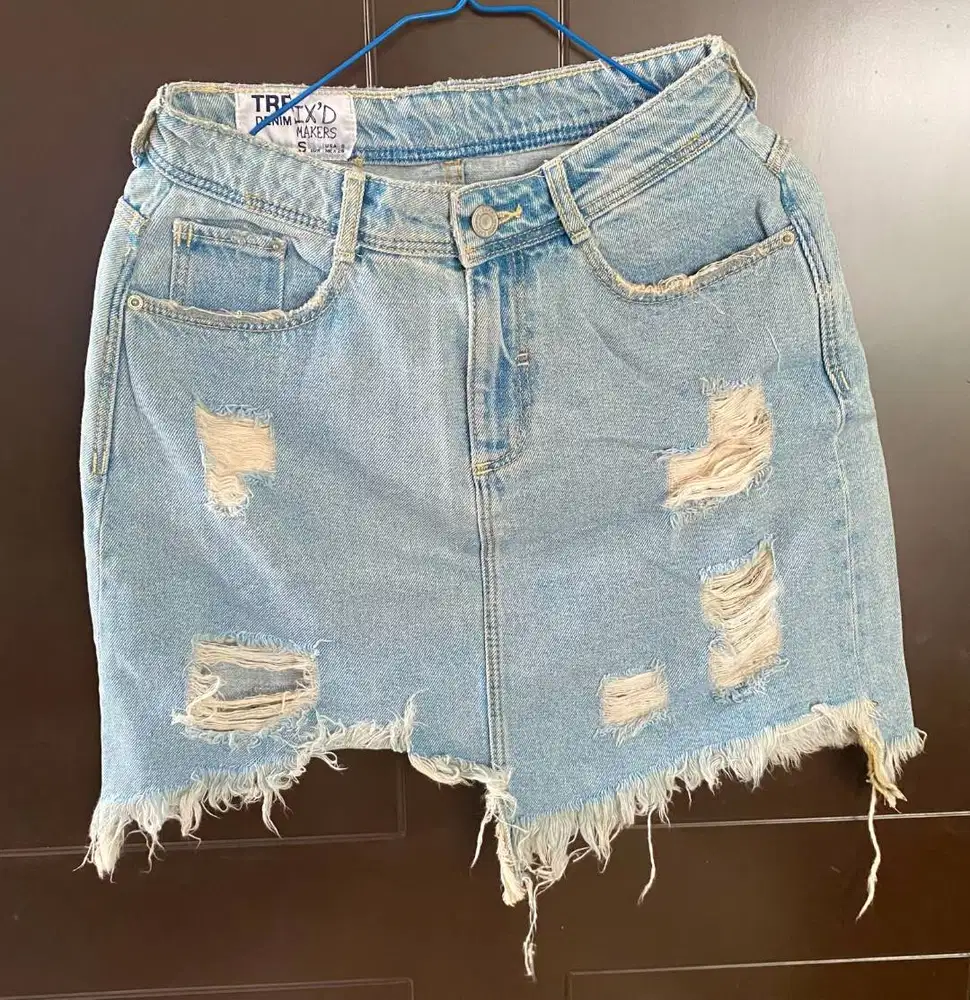 ROK MINI SKIRT - RIPPED DENIM - ZARA TRF ORIGINAL – SIZE L – PRELOVED