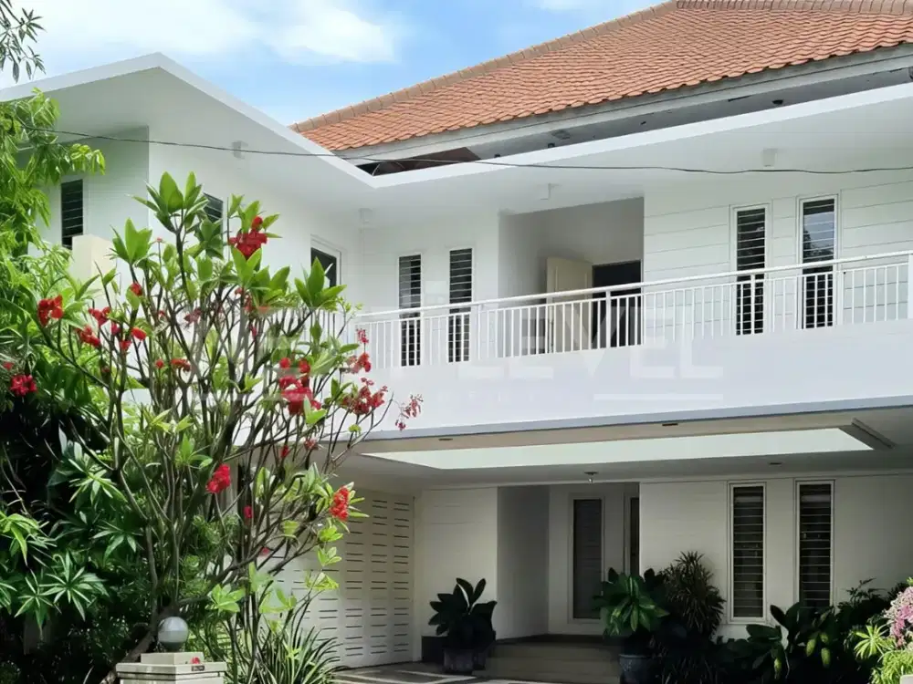 Dijual Rumah Mewah Lingkungan Asri Surabaya