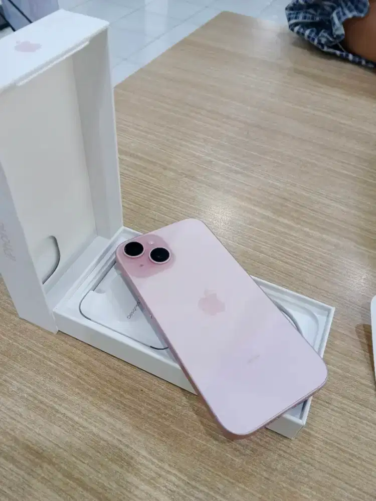 iPhone 15 series warna best seller pink free adaptor