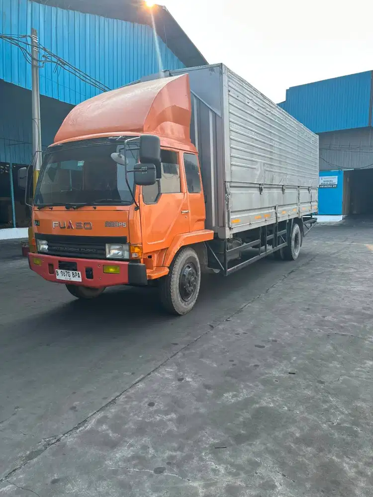 Mitsubishi Fuso 4x2   2015   220ps wingbox