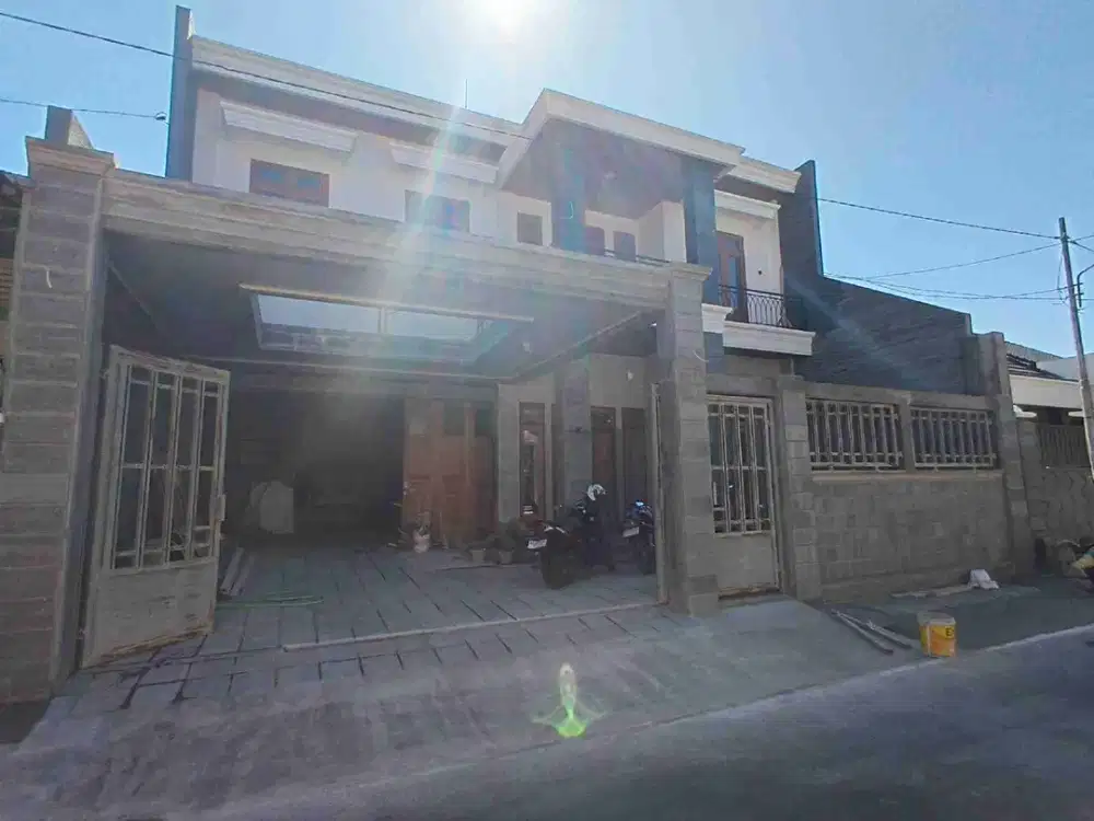 Rumah Baru Mewah 2 Lantai Garasi 4 Mobil Dekat Manahan Solo Surakarta