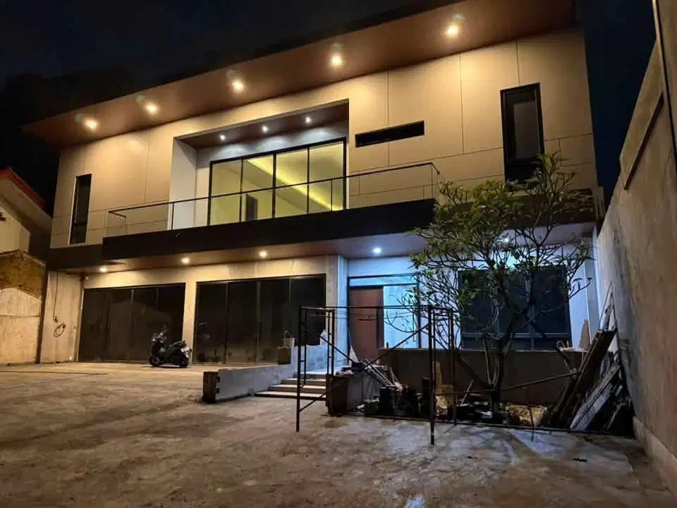 Di jual rumah mewah luas