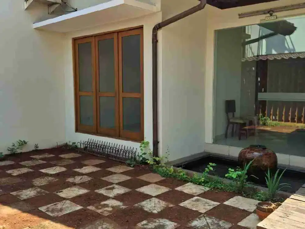 Rumah Pinggir Jalan bisa Usaha di  Bsd  Griya loka