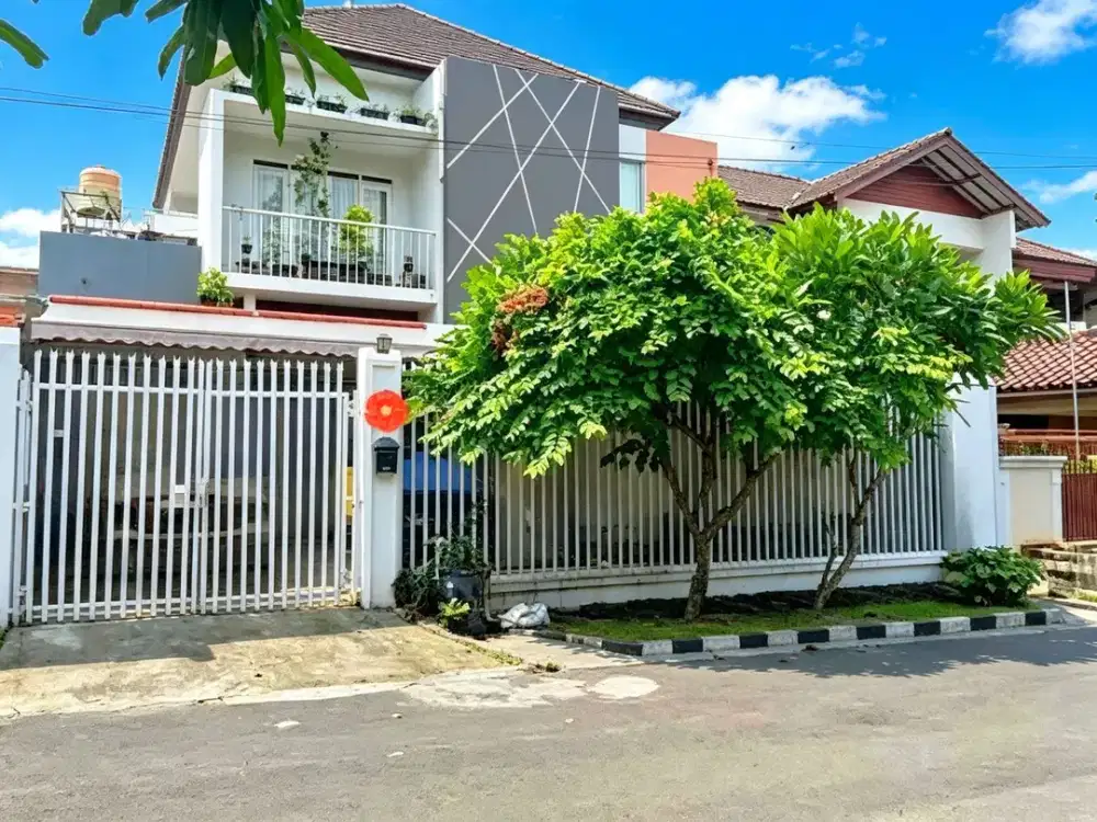 RUMAH MEGAH 2 LANTAI DI KOMPLEK ABADI DUREN SAWIT – LT 237 M², LOKASI PREMIUM!