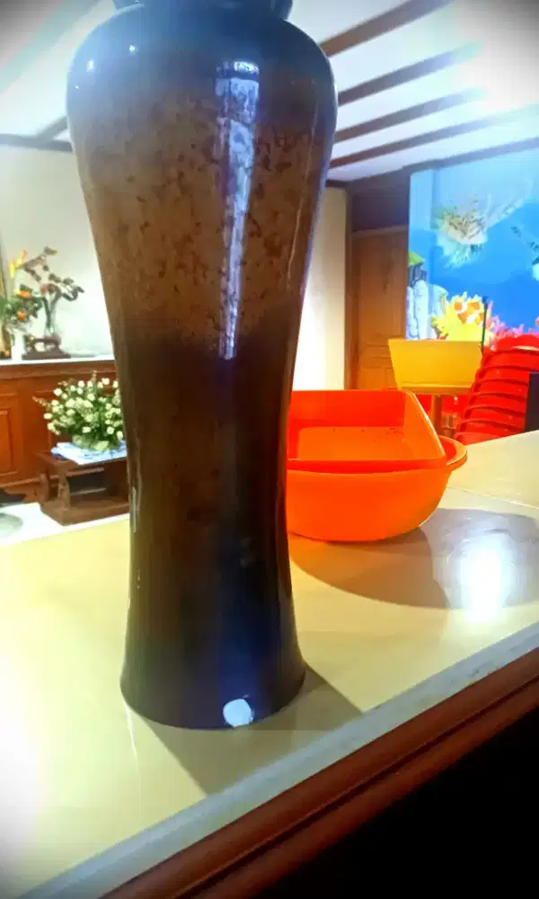 Vas keramik berlapis glasir gradasi warna tanah kecoklatan Tebal