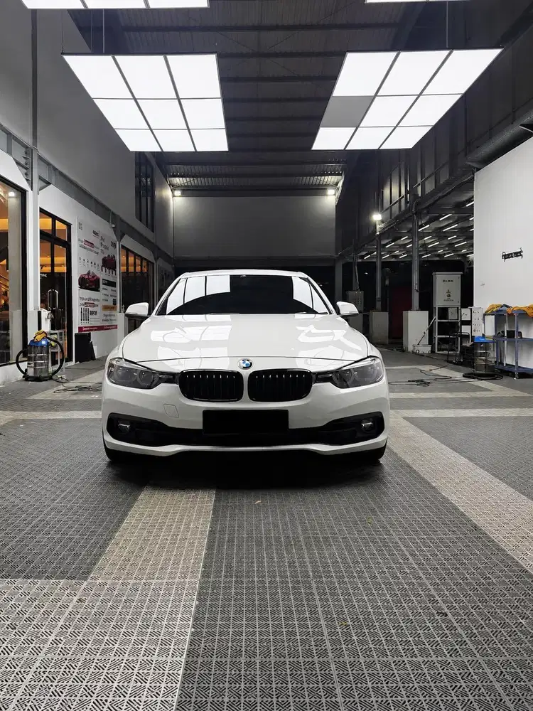 Jual mobil BMW F30 320i 2019 pemakaian 2021 Sport Shadow km 59rb