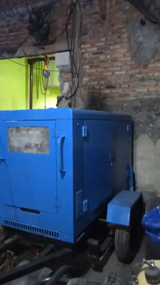DIJUAL CEPAT GENSET SILENT SOLAR 20 KVA merek cina kama