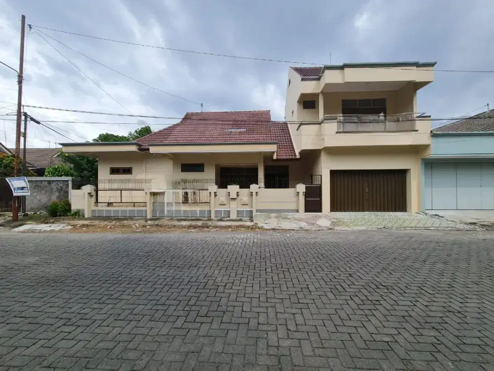 Rumah Bagus Renovasi Baru Siap Huni di Sektor 1 Solo Baru