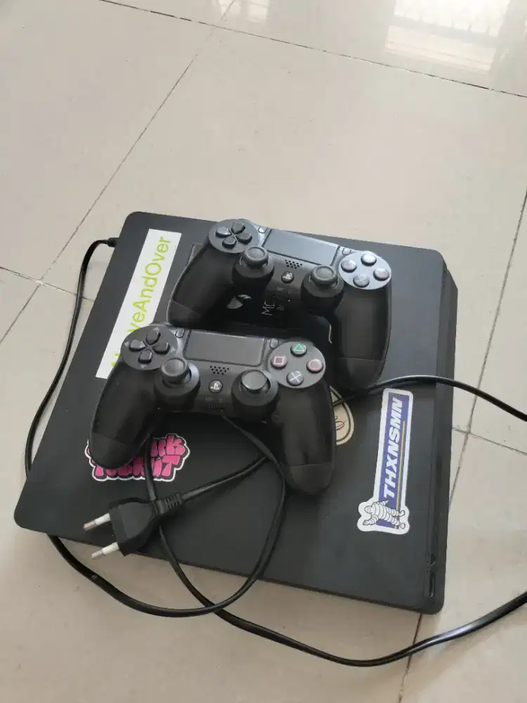 PS4 Slim Nominus