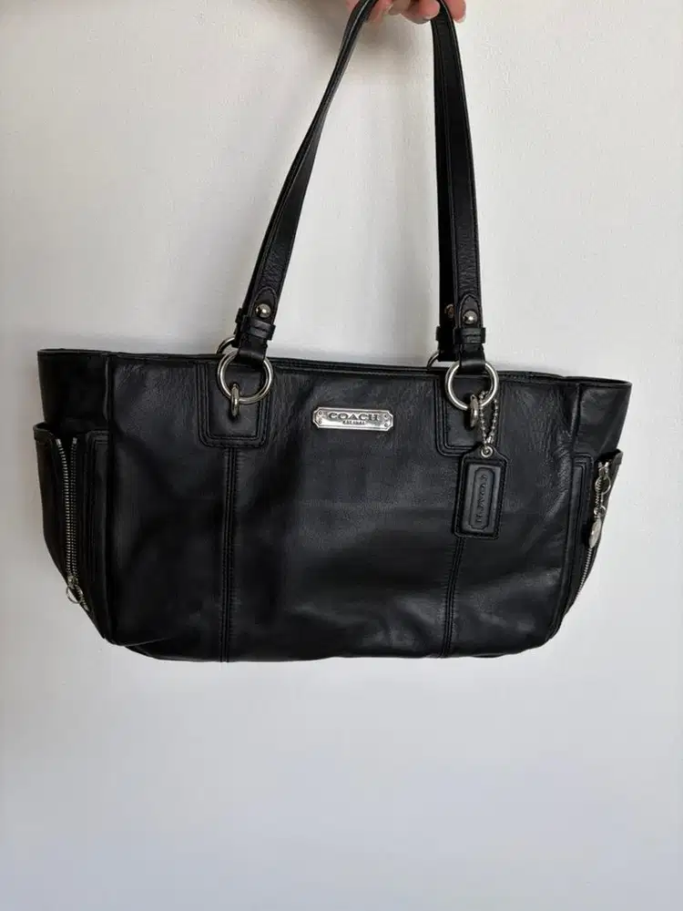 Coach vintage hitam