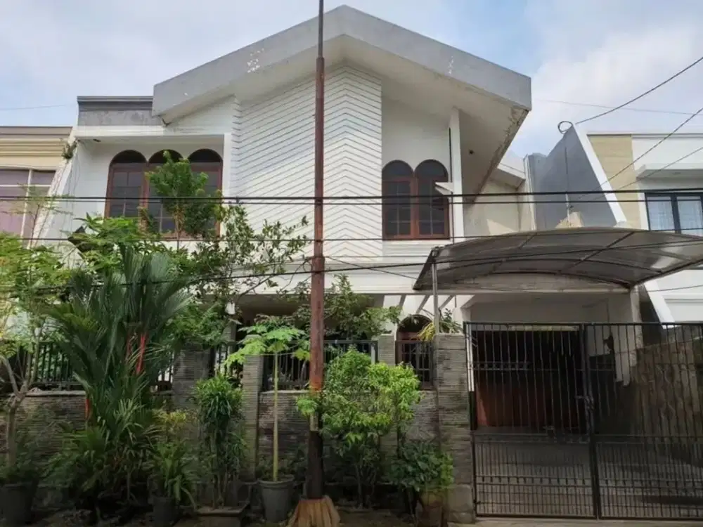 Rumah Dharmahusada Indah  STRATEGIS SIAP HUNI MARMER BAGUS