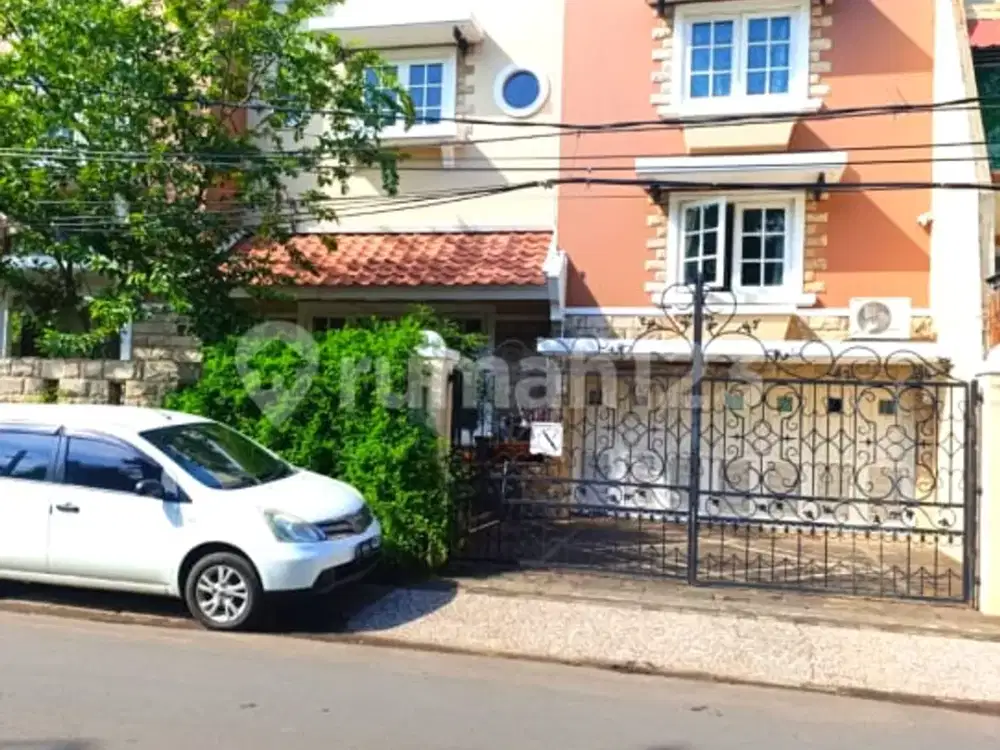 Sewa Rumah Mewah Indah Strategis Parkir Luas di Citra Garden 3, Jakarta Barat