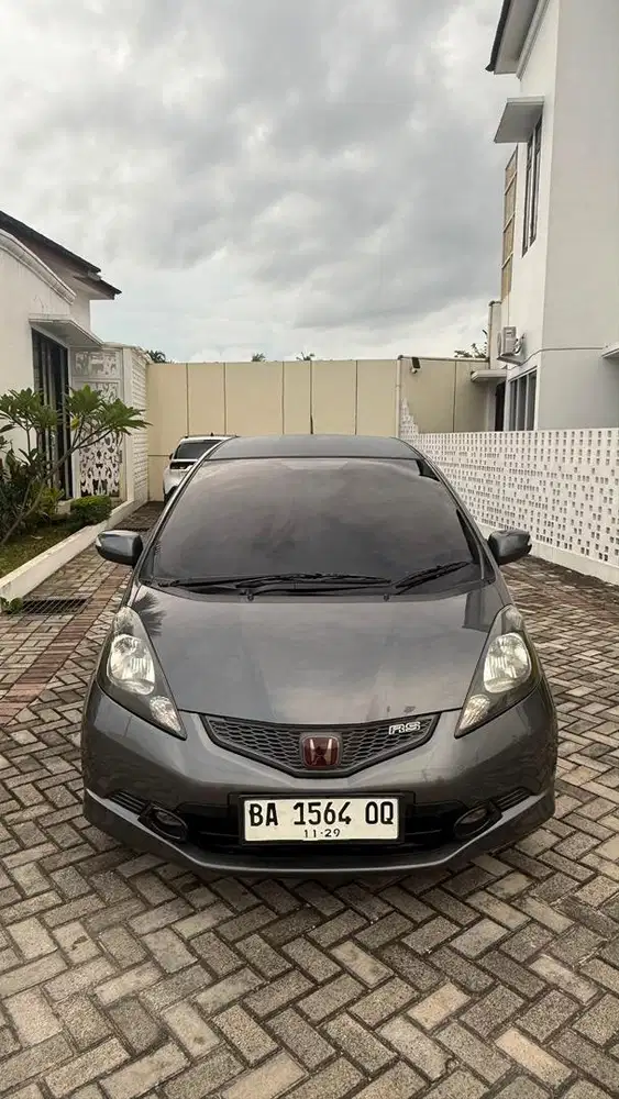 HONDA JAZZ RS 1.5 MANUAL 2010