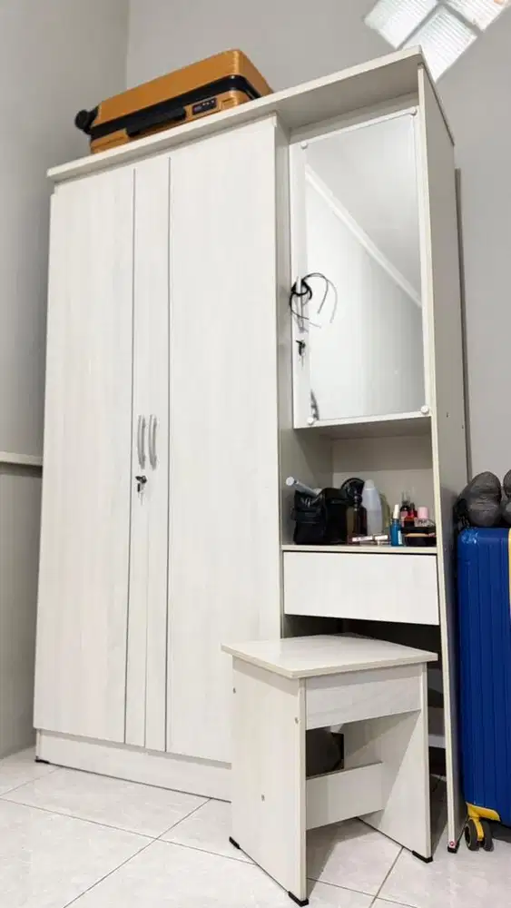 Lemari Kayu Baru Pakai 8 Bulan