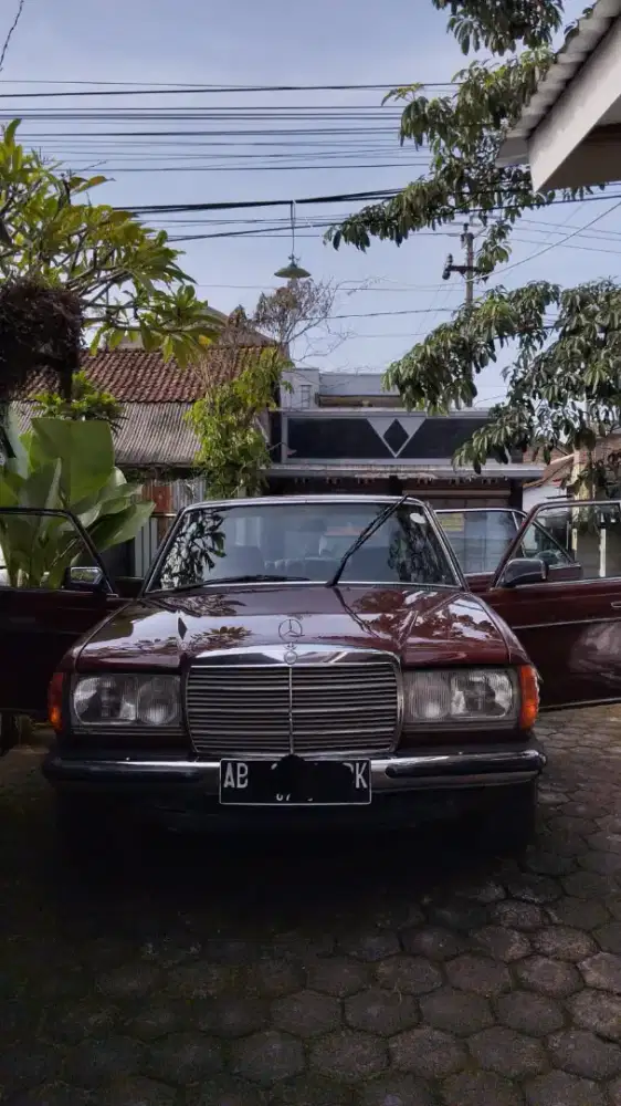 Mercedes Benz THN 1985