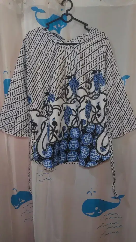 Kaos dan baju panjang wanita