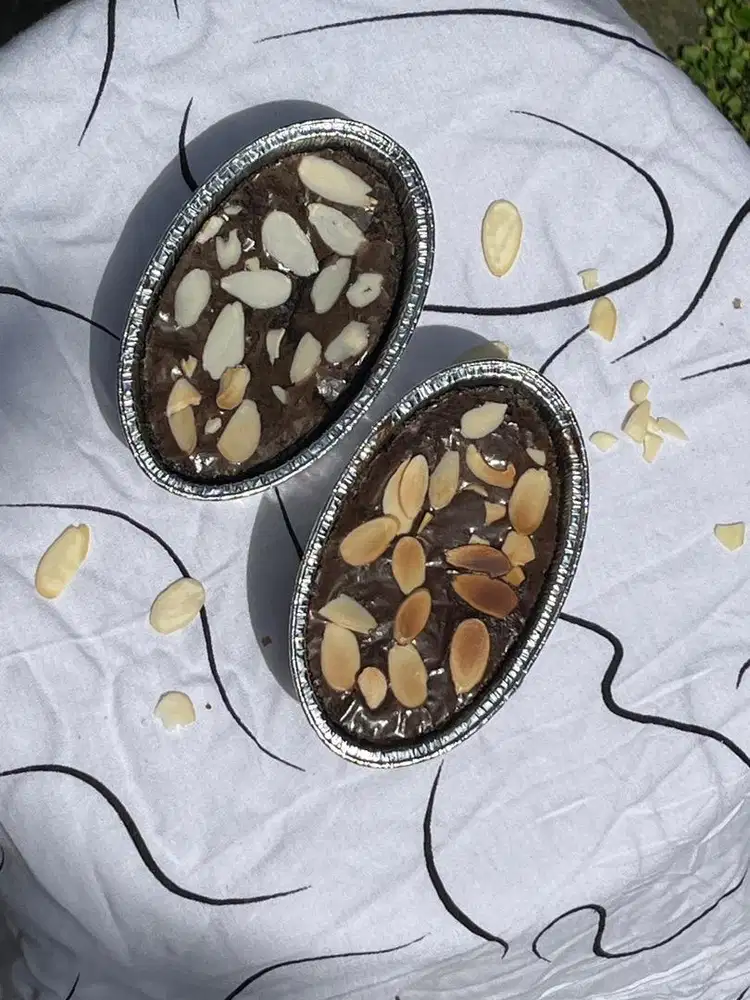 BROWNIES ALMOND & COKLAT READY SETIAP HARI TERIMA PESANAN