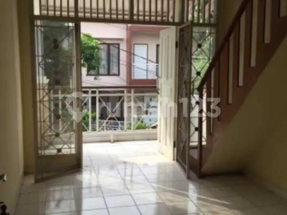 Rumah Nyaman Keamanan 24 Jam Lokasi Strategis di Sektor 4 Bintaro, Tangerang Selatan