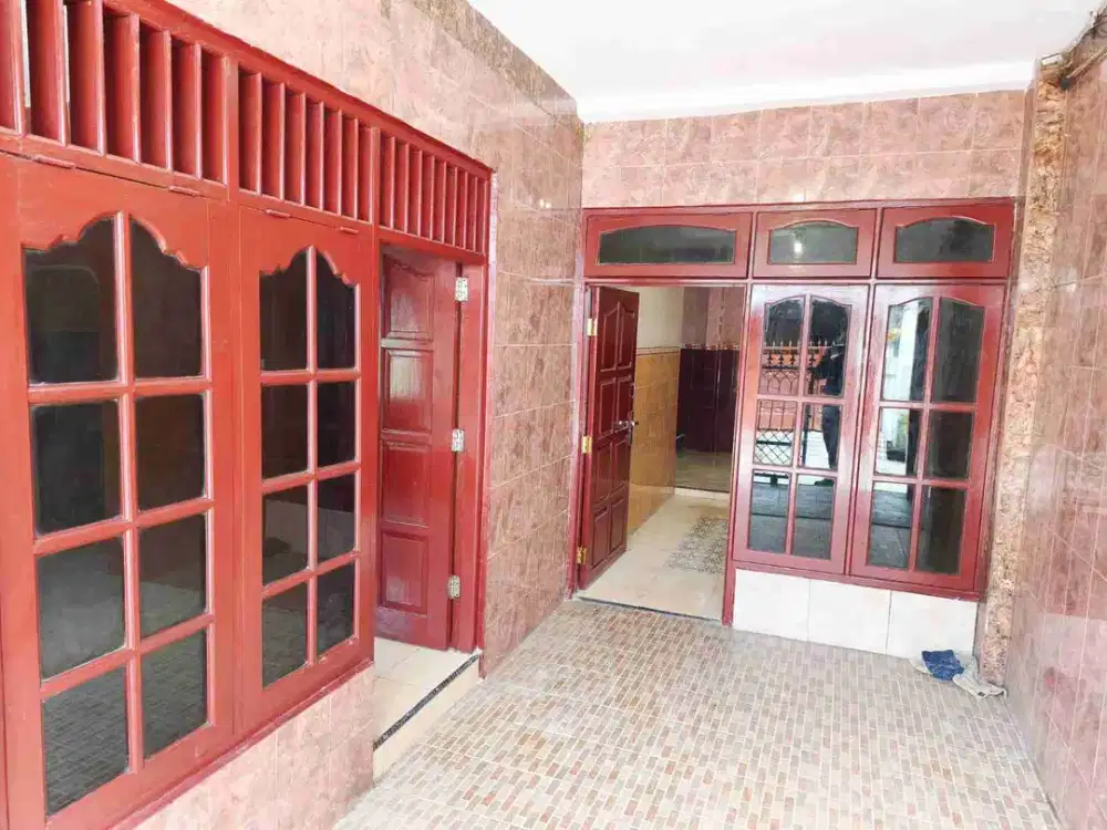 Rumah 3 Lantai Multifungsi – Nyaman untuk Keluarga, Potensial untuk Usaha