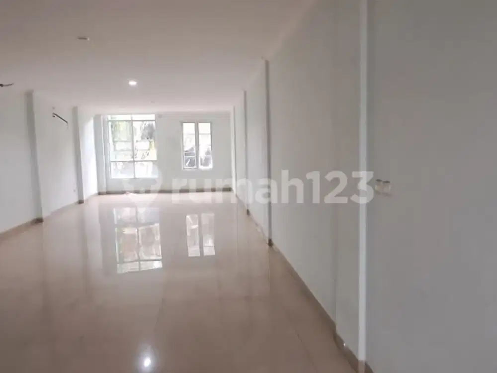 Sewa Ruko 3 Lantai Siap Pakai di Villa Melati Mas, Tangerang Selatan
