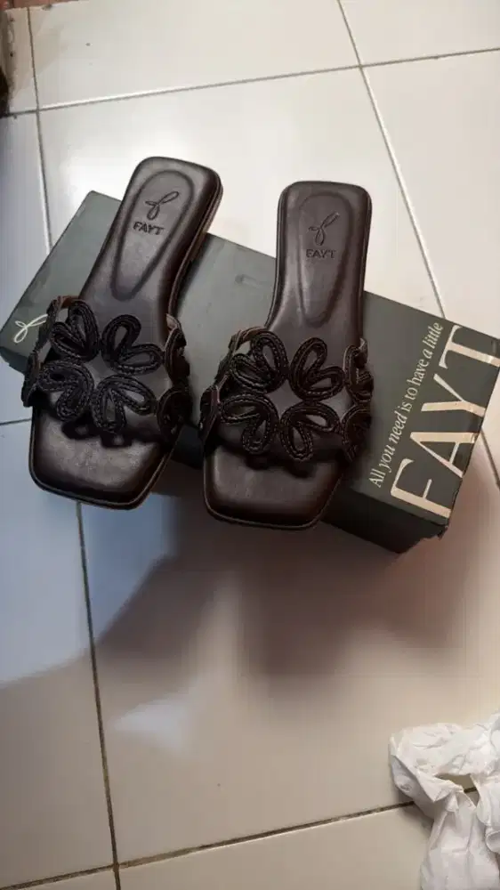 Sandal flat cewek