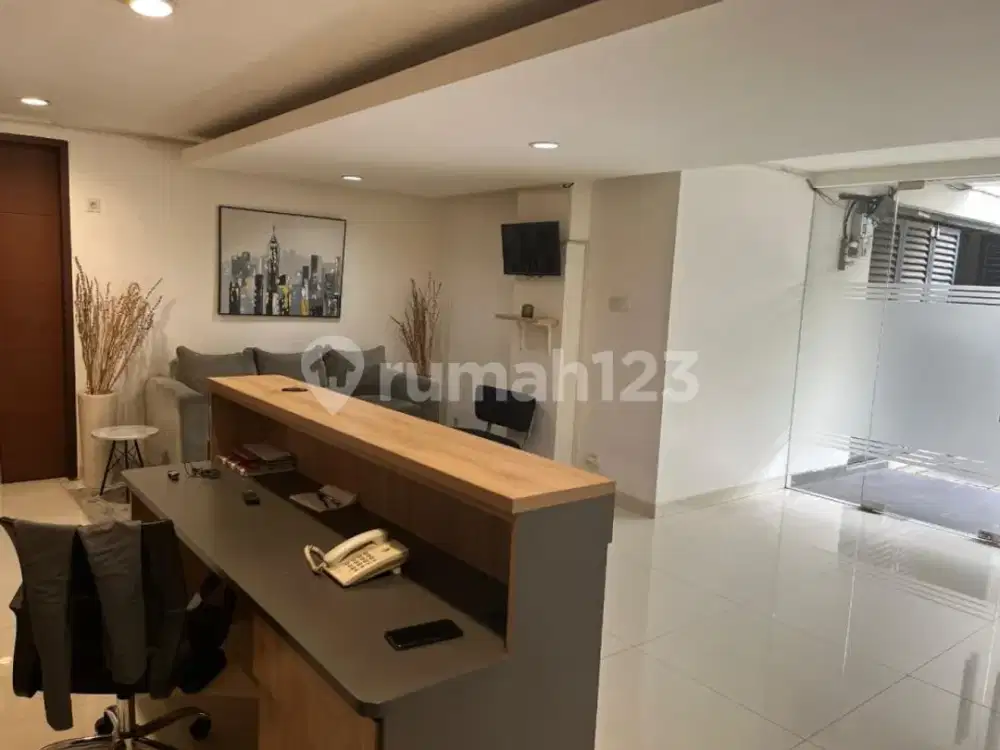 Sewa Ruangan Luas Cocok untuk Kantor / Klinik di Kebayoran Baru, Jakarta Selatan