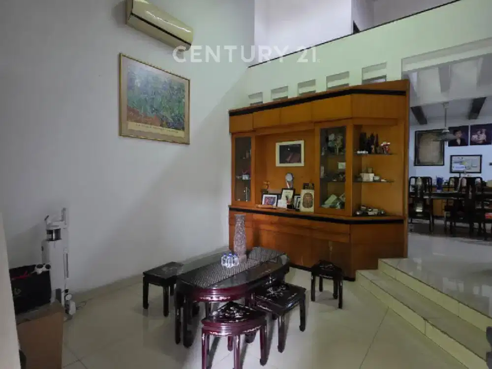 Jual Rumah Puri Indah, Masih Terawat, Security 24 Jam, Strategis