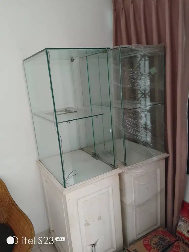 Dijual Lemari Display Kaca Kayulemari