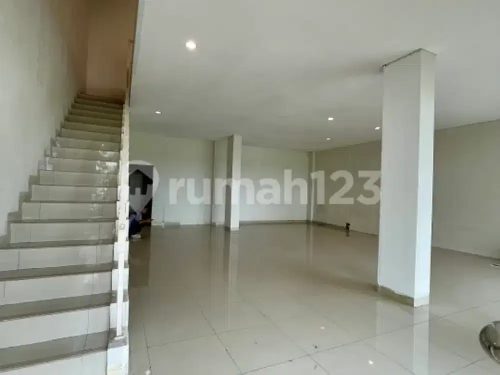 Sewa Ruko Bagus 3 Lantai Siap Huni Lokasi Strategis di Gading Serpong - Tangerang