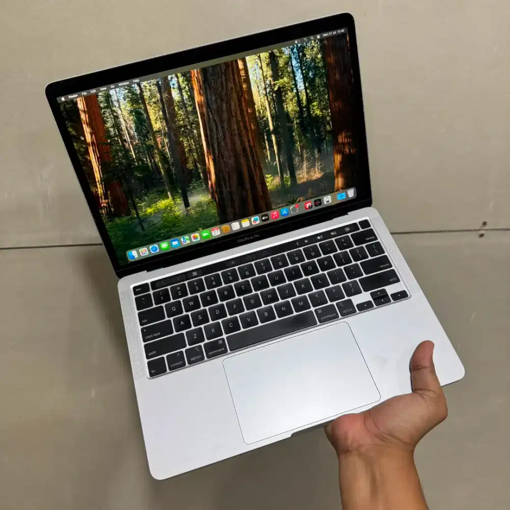 Macbook pro 2020 core i5 layar 13 inch ram 16gb ssd 256gb siap pakai