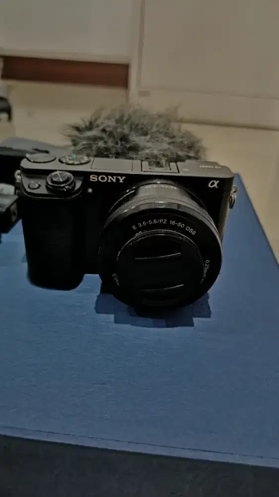Mirrorless Sony A6000 & Mic External Sony ECM-XYST1M (Satu Paket)