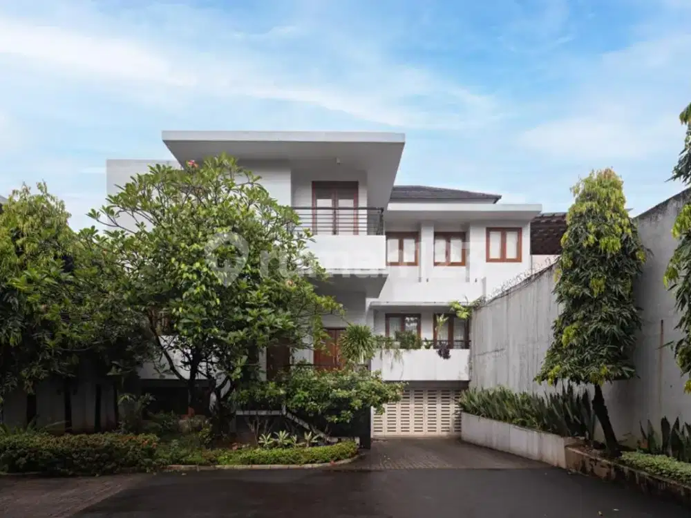 Town House Mewah 3 Lantai di Lebak Bulus Cilandak Jaksel
