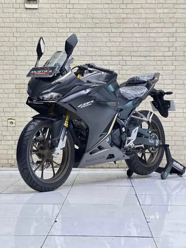 Honda CBR 2024 Black Gress Like New - KM low 9rb pajak panjang