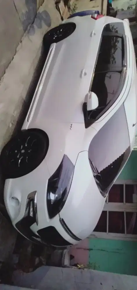 Suzuki Ertiga Dreza MT Tahun 2016 Warna Putih