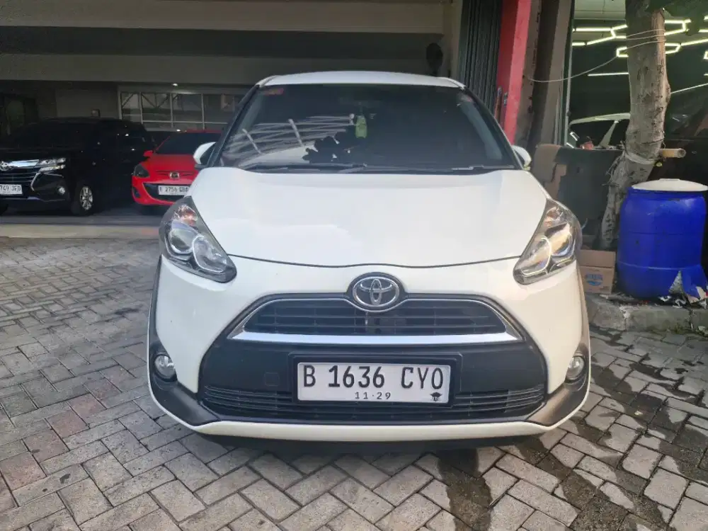 Toyota Sienta V 1.5 Automatic 2017 Bensin Putih Metalik