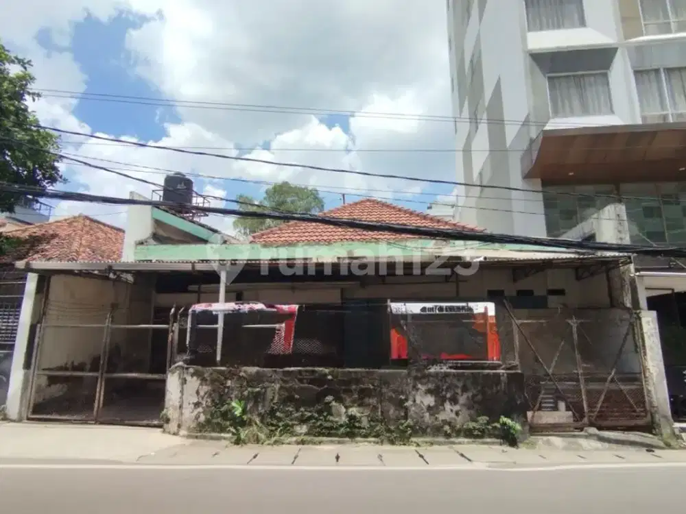 Rumah Tua Hitung Tanah Lokasi Strategis di Kebon Kacang - Jakarta Pusat