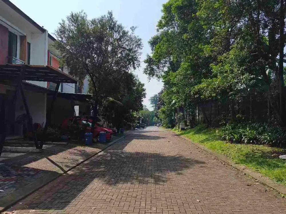 Rumah standar depan Taman Delatinos BSD city