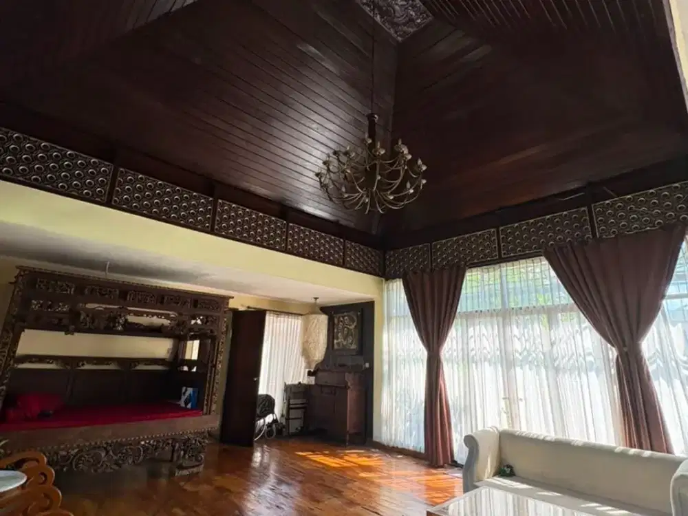 Prime Dual-Building Property (Home & Office) in Kuta – 640 sqm Land with 5 Ensuite Bedrooms