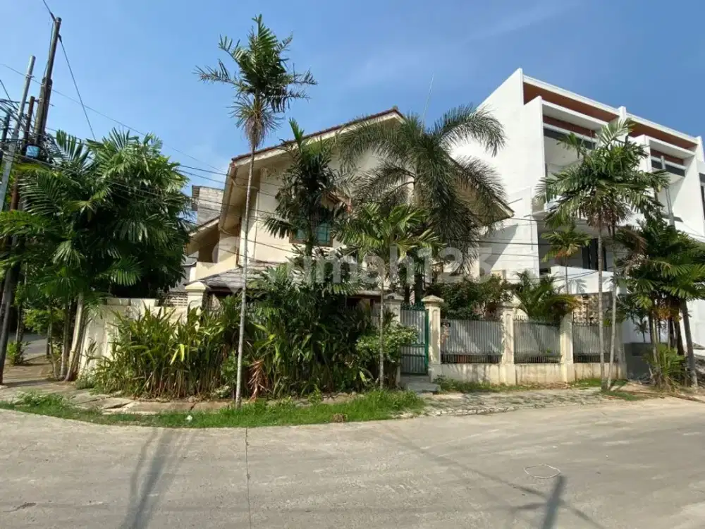 Rumah Indah Posisi Hook Lokasi Stretagis di Kebayoran Baru, Petogagan - Jakarta Selatan